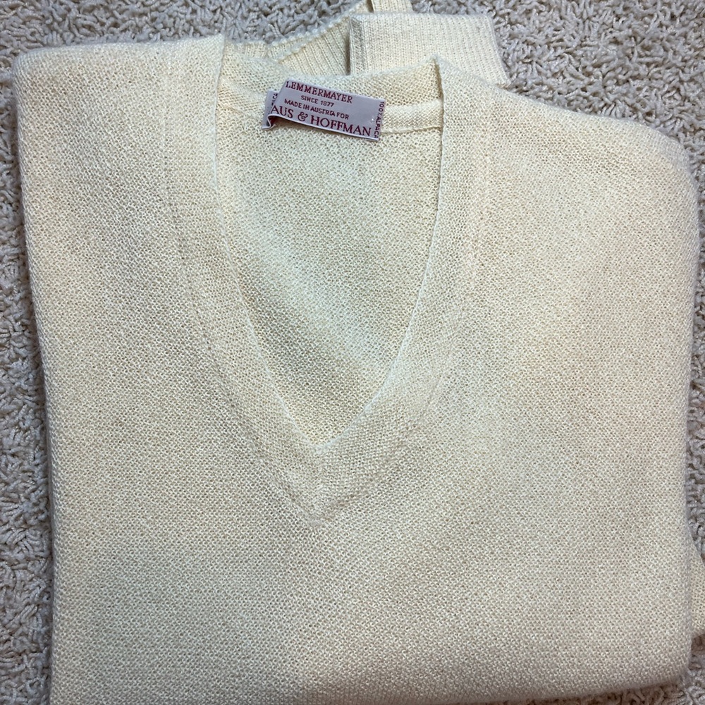 100% Alpaca Maus & Hoffman Men's Cream V-Neck Sweater